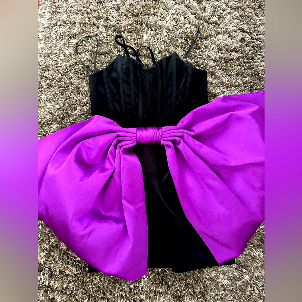 $1200 Bronx & Banco Women
Black Silk Strapless Bow Mini
Dress Size S/4